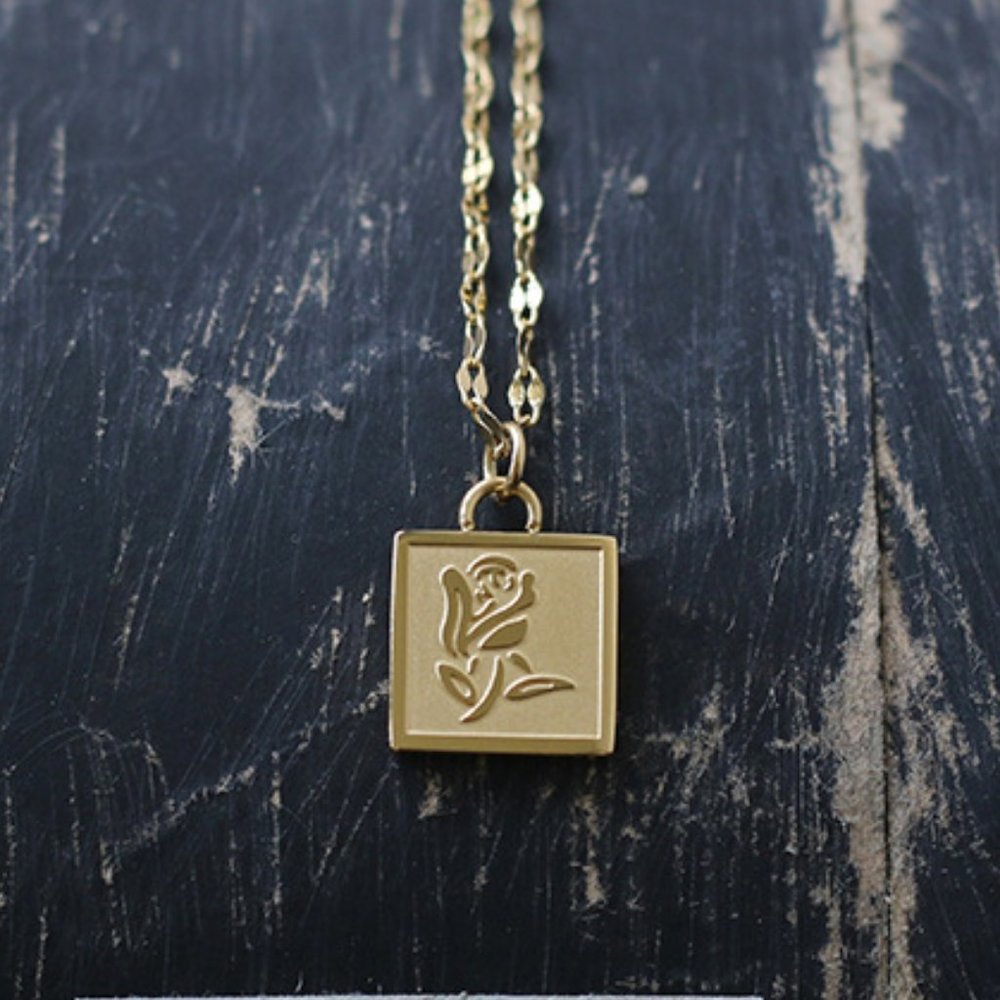 NEW 18K Gold Plated Rose Flower Embossed Square Pendant Necklace